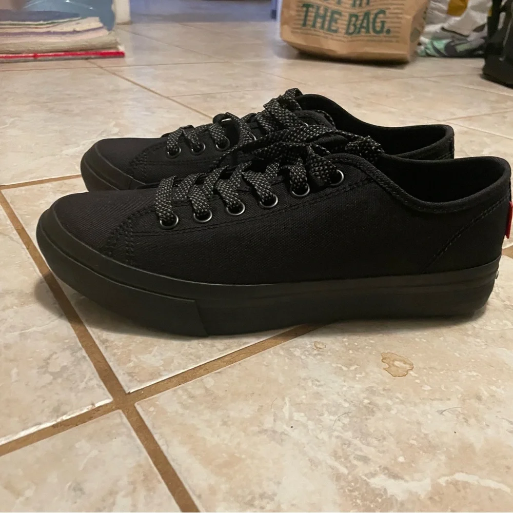 Chrome clip in sneakers - Picture 2 of 5